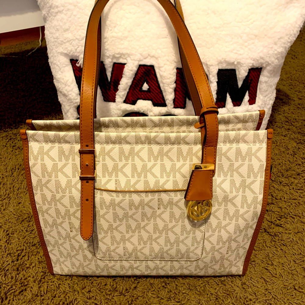 Michael Kors Darien Medium Tote